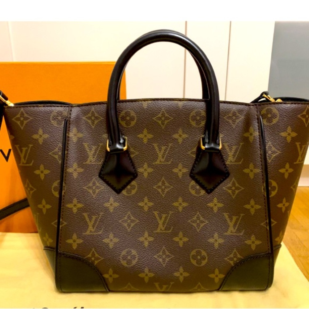 Louis Vuitton Phenix PM Monogram w/ Black Trim. Box and dust bag